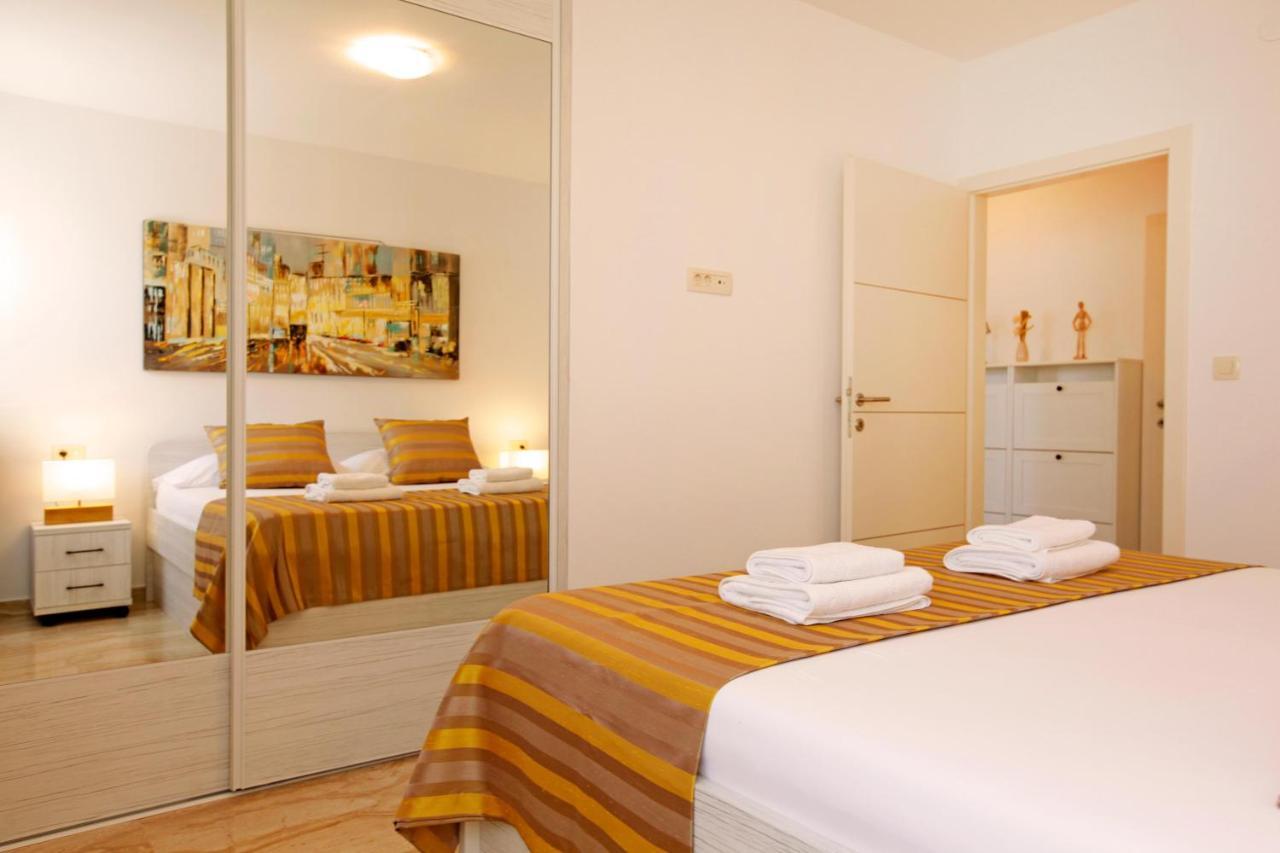 Modern 2-Bed Apt, Late Check In Available Split Exterior foto