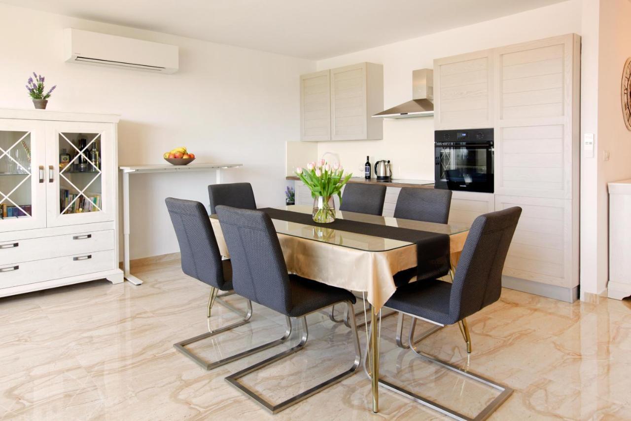 Modern 2-Bed Apt, Late Check In Available Split Exterior foto