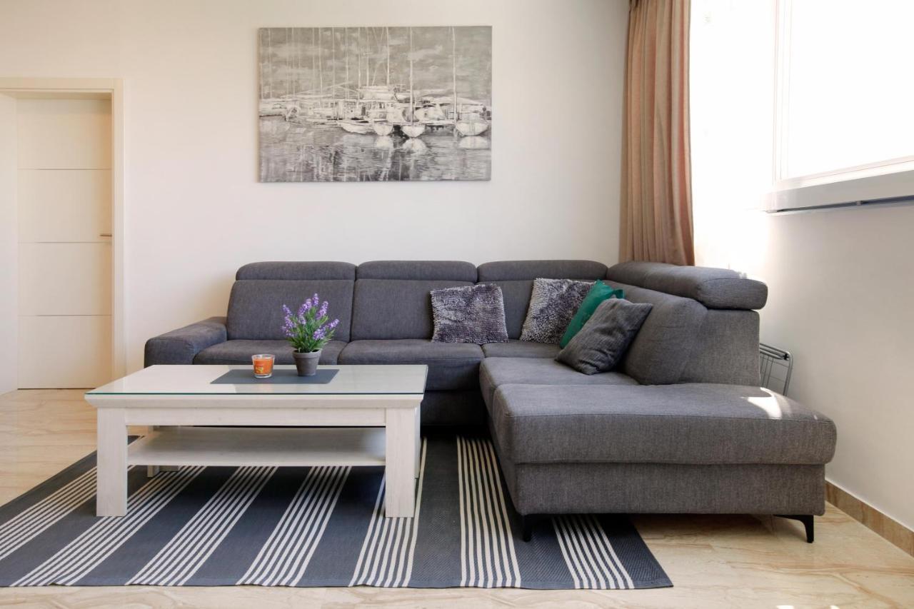 Modern 2-Bed Apt, Late Check In Available Split Exterior foto