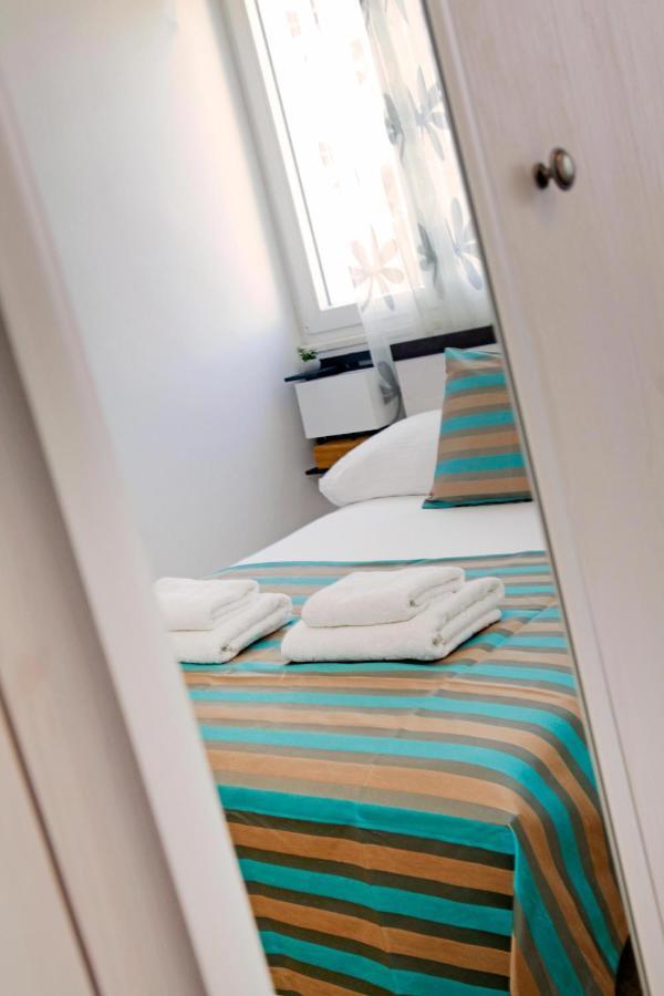 Modern 2-Bed Apt, Late Check In Available Split Exterior foto