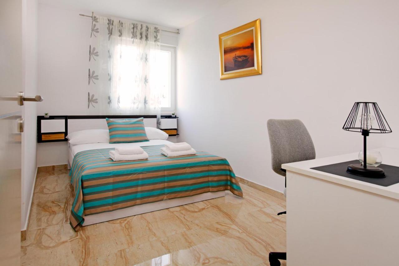 Modern 2-Bed Apt, Late Check In Available Split Exterior foto