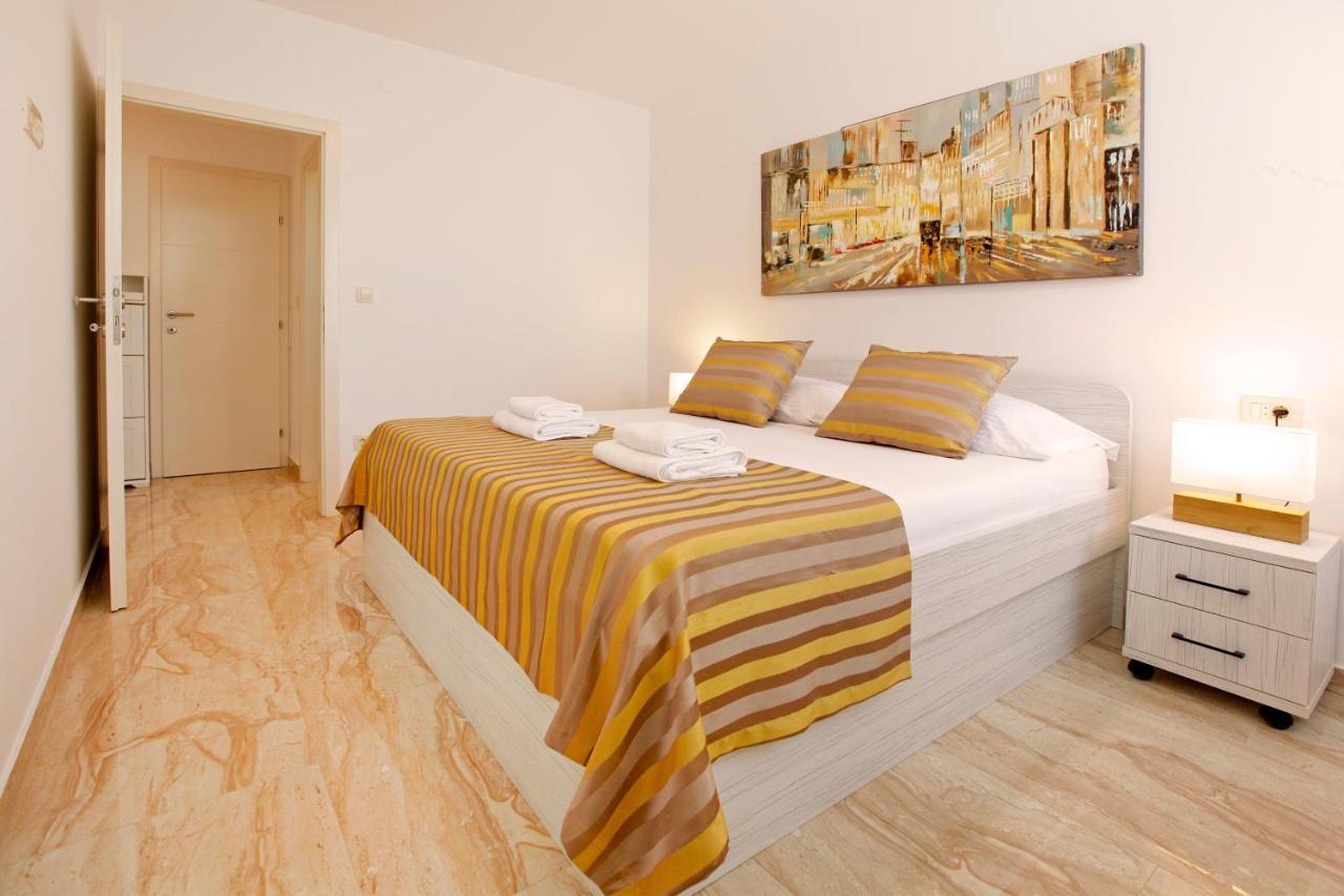 Modern 2-Bed Apt, Late Check In Available Split Exterior foto