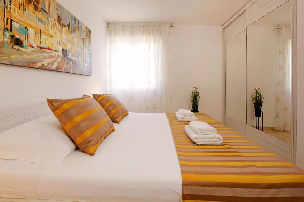 Modern 2-Bed Apt, Late Check In Available Split Exterior foto
