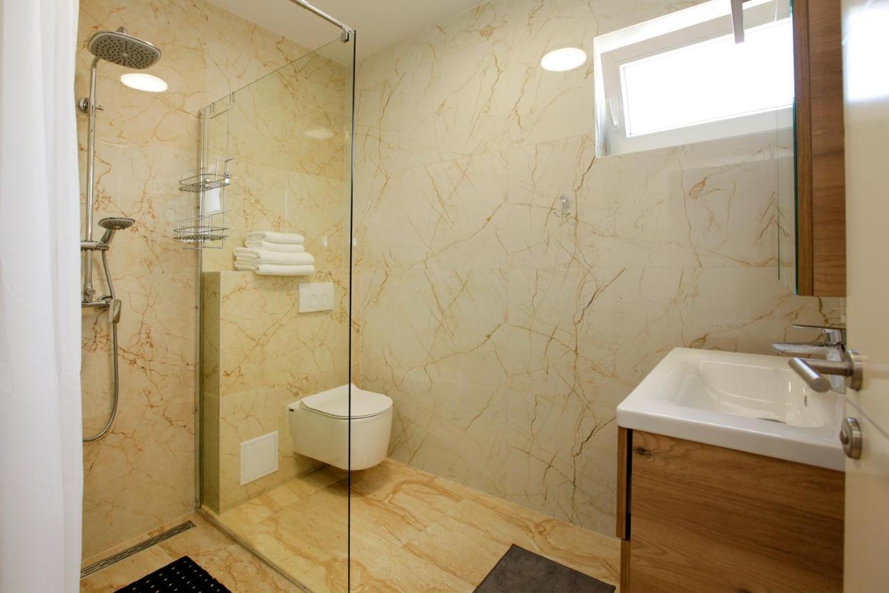 Modern 2-Bed Apt, Late Check In Available Split Exterior foto
