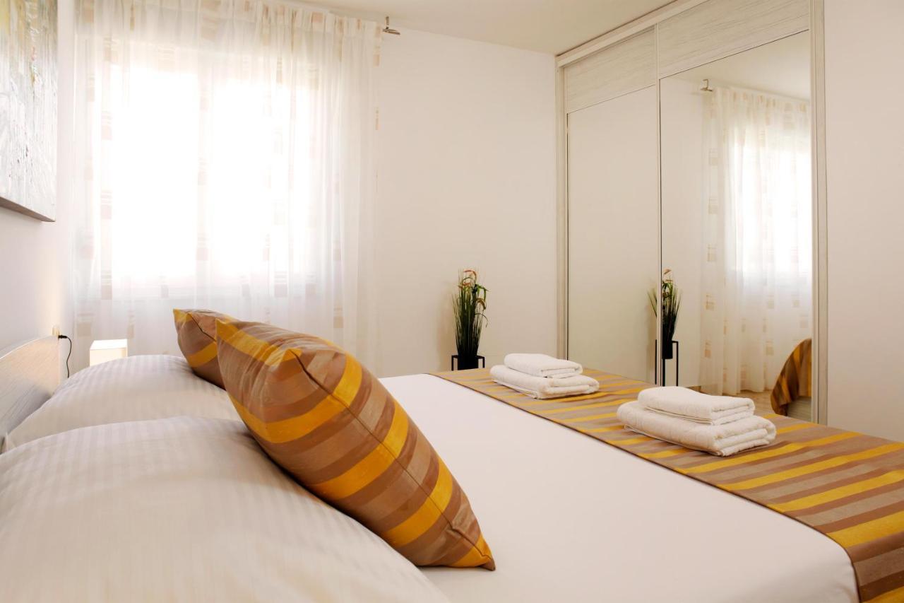 Modern 2-Bed Apt, Late Check In Available Split Exterior foto