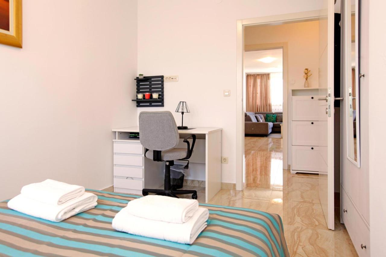 Modern 2-Bed Apt, Late Check In Available Split Exterior foto
