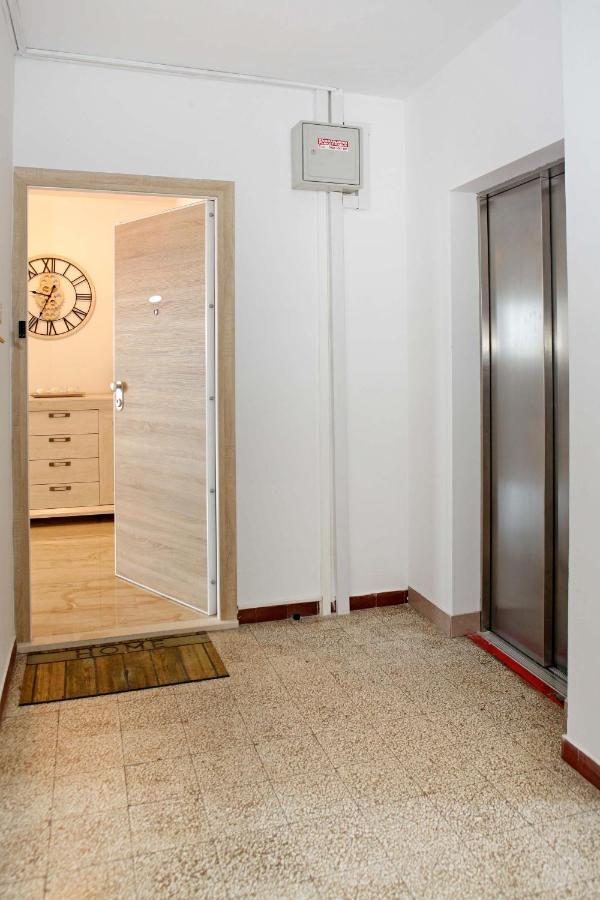 Modern 2-Bed Apt, Late Check In Available Split Exterior foto