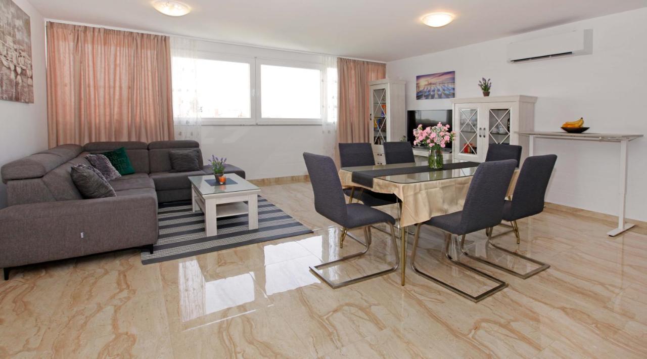 Modern 2-Bed Apt, Late Check In Available Split Exterior foto
