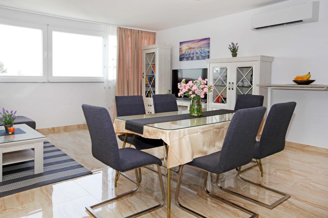 Modern 2-Bed Apt, Late Check In Available Split Exterior foto