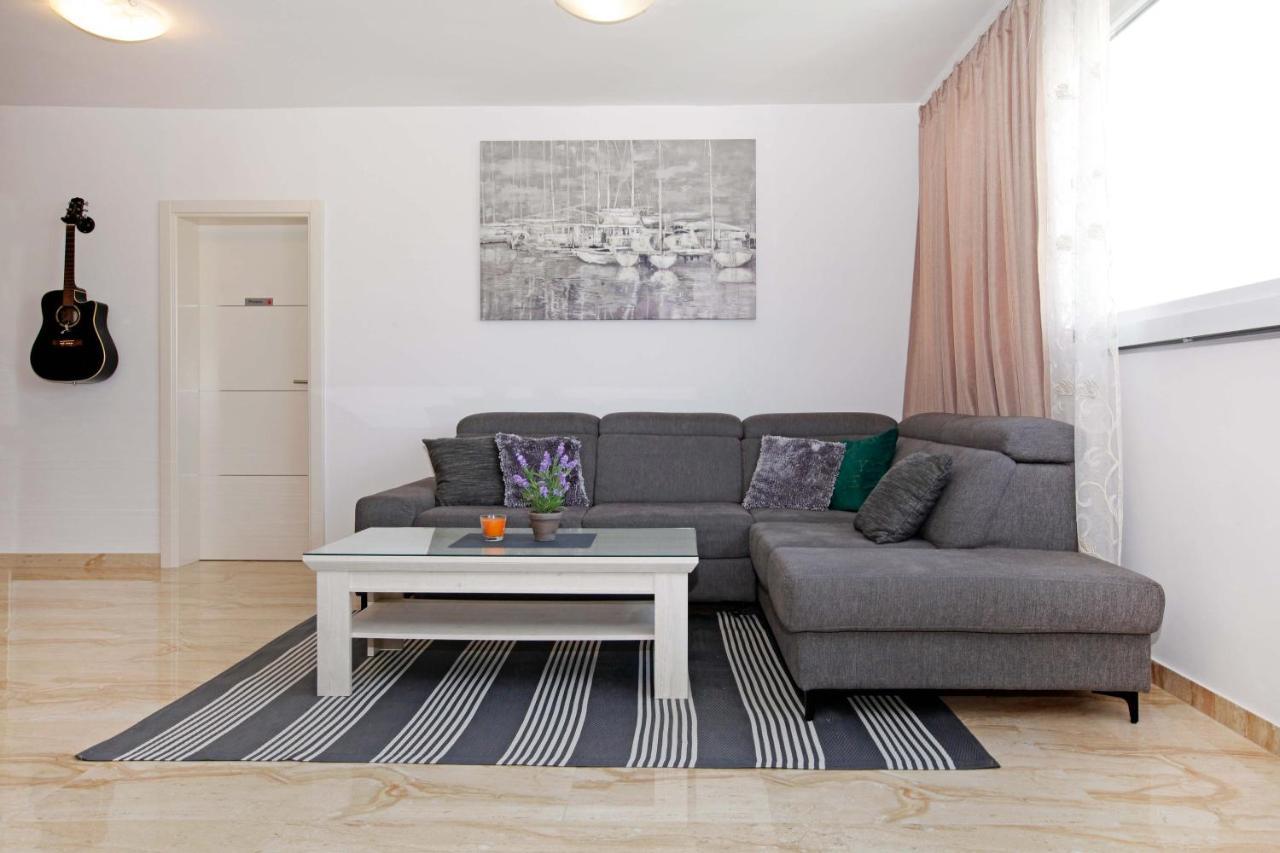 Modern 2-Bed Apt, Late Check In Available Split Exterior foto